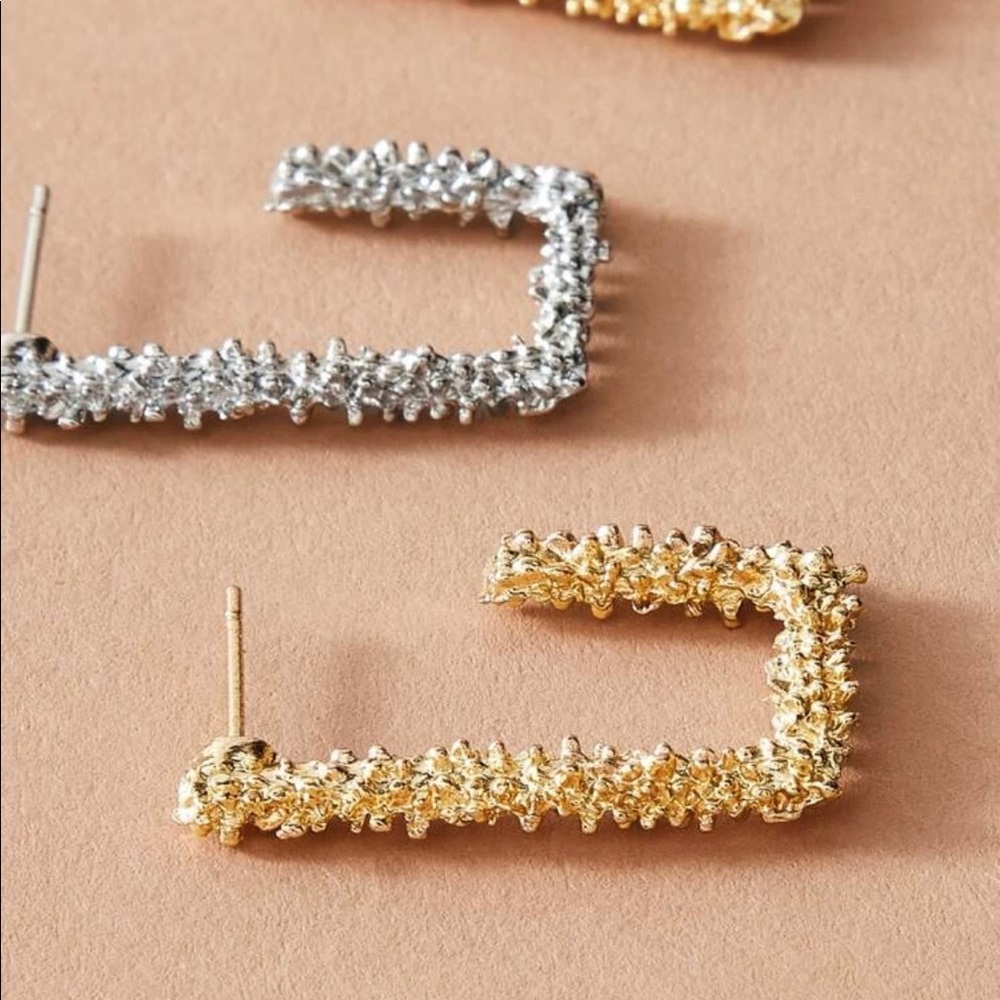 ✨2 Pairs Textured Hoops✨ - Picture 3 of 4